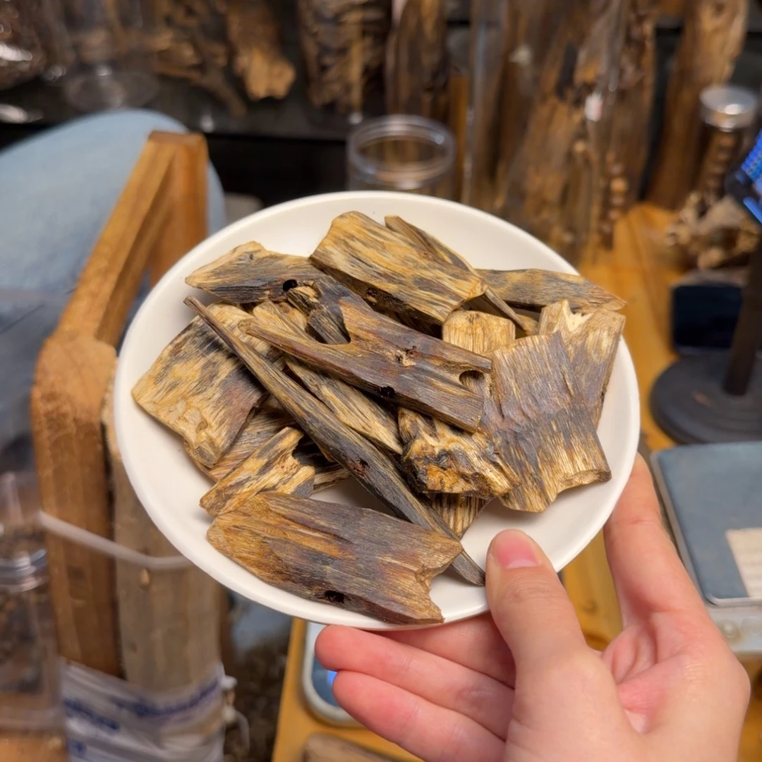 狗***子沉香碎屑沉香陆河高油块料108克