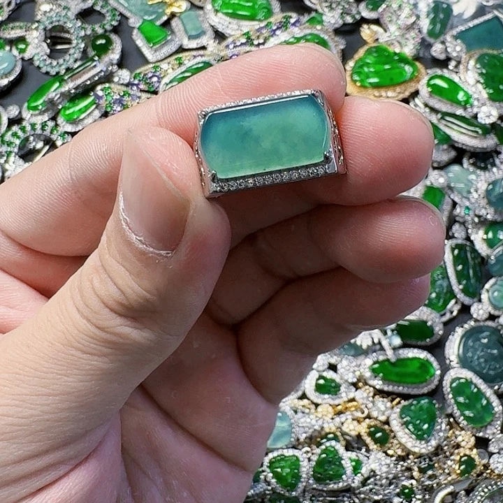 翡翠颈饰未镶嵌天然A货翡翠放漏