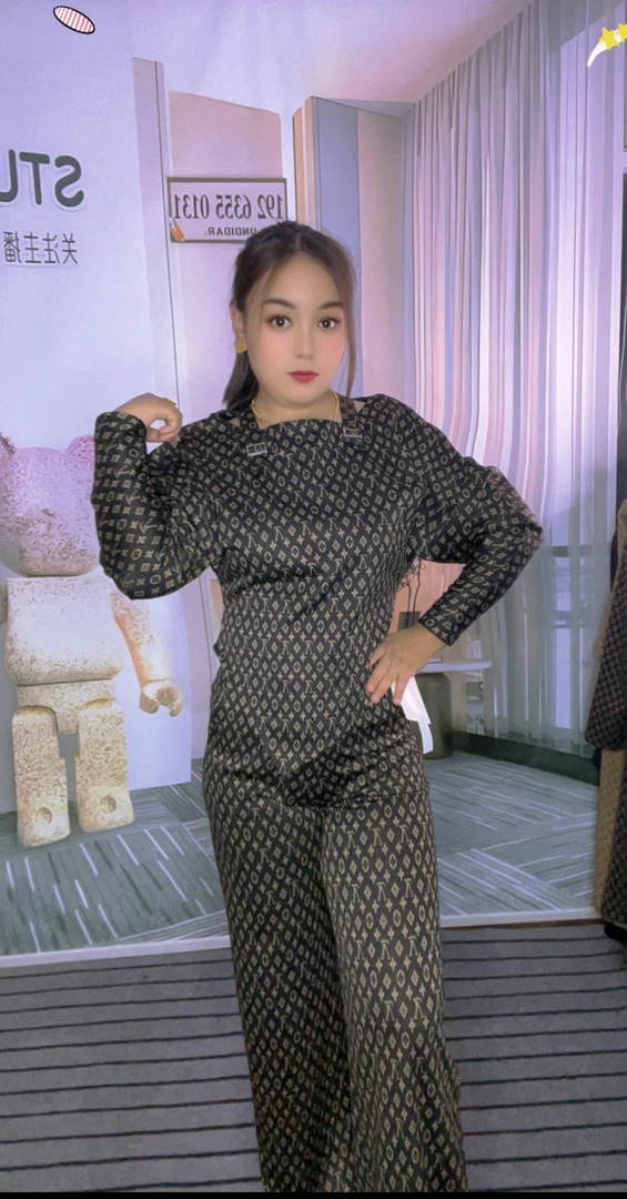2025年最时髦的女士两件套 Extan Gangsar