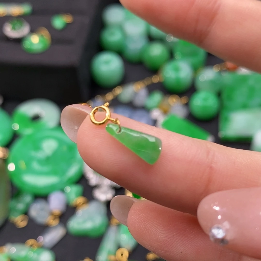 翡翠颈饰18K金镶嵌翡翠