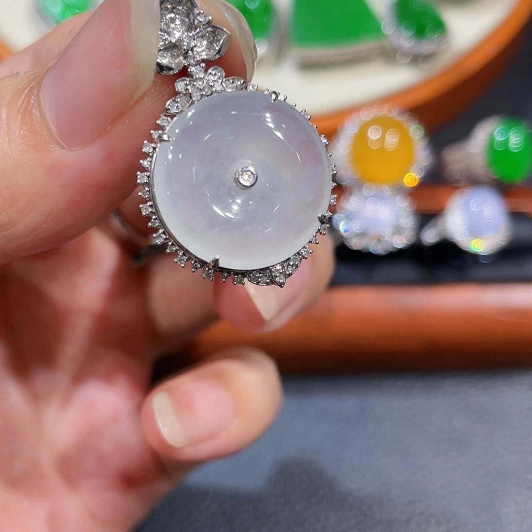 18K金镶嵌手链翡翠