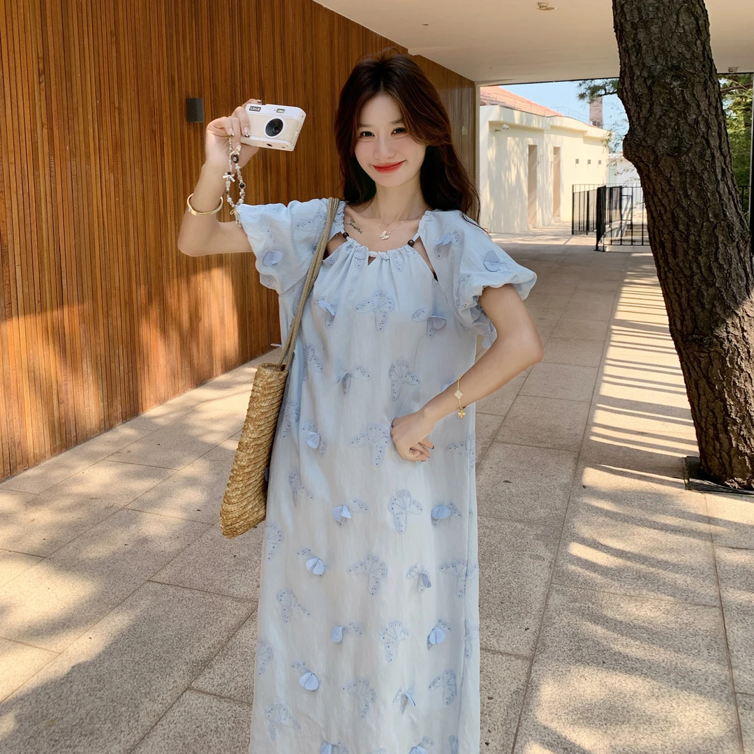 法式立体蝴蝶刺绣连衣裙女夏季2025新款温柔甜美度假风泡泡袖长裙