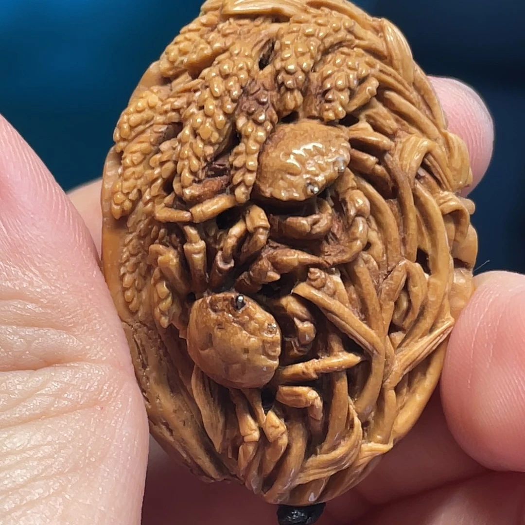 桃核雕刻二甲传胪核雕作品