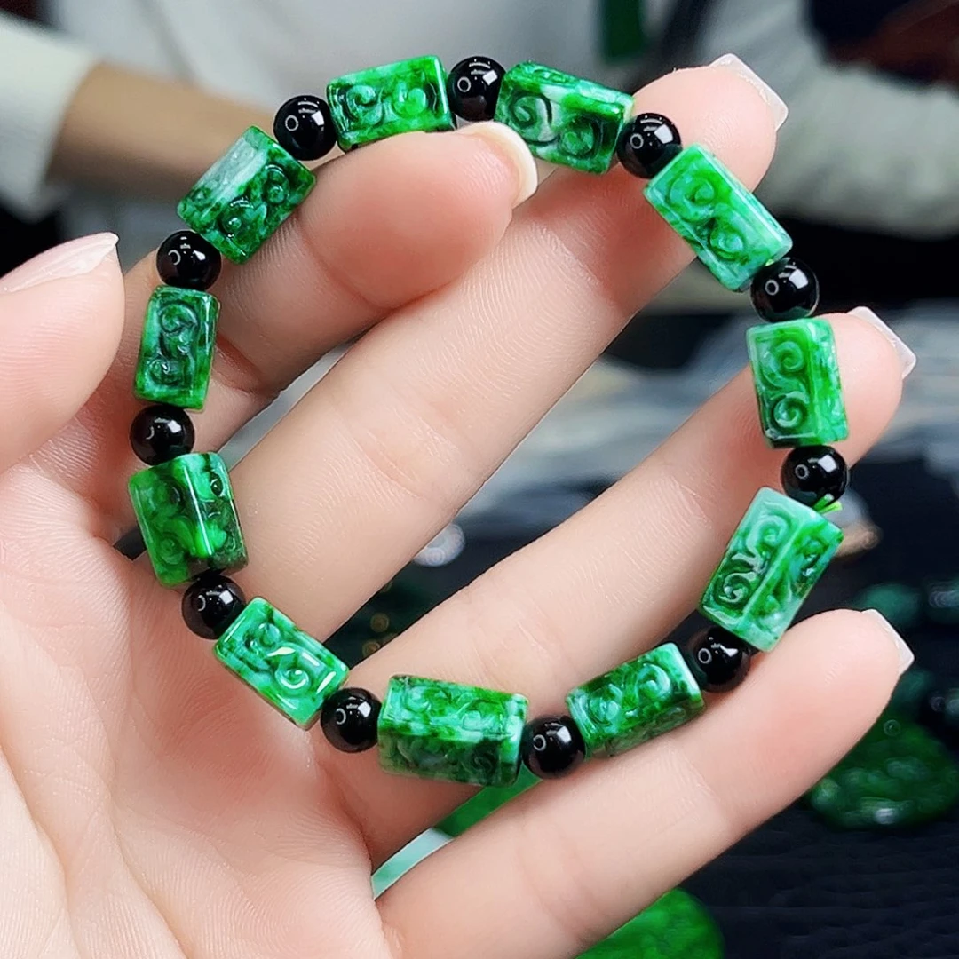 颈饰未镶嵌翡翠多样性