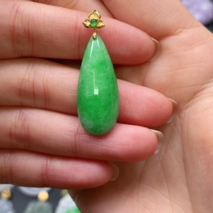 翡翠颈饰未镶嵌吊坠