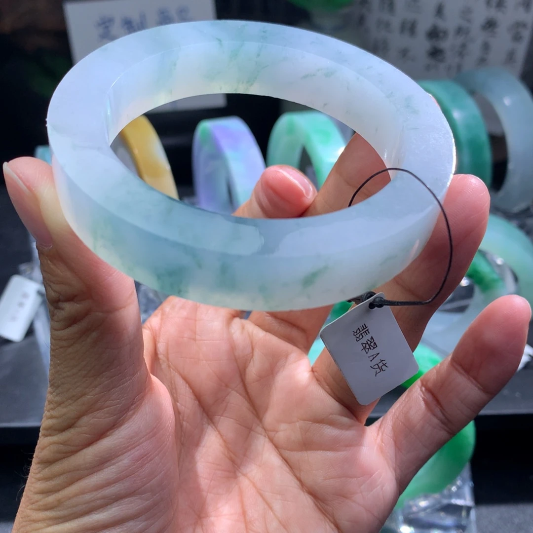 未镶嵌翡翠手镯定制翡翠