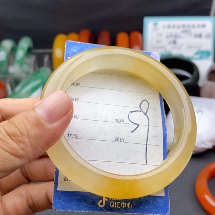 未镶嵌手镯石英质玉