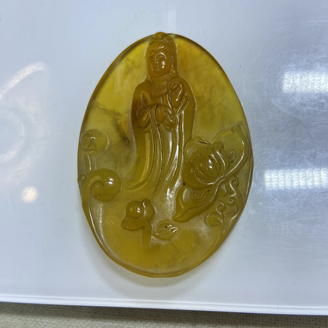 岫玉俏色巧雕花玉观音吊坠时尚黄色鸡油黄精美