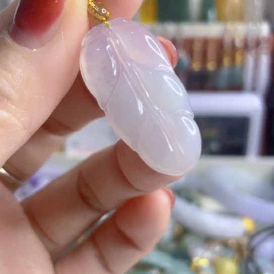 翡翠未镶嵌颈饰白冰叶子吊坠