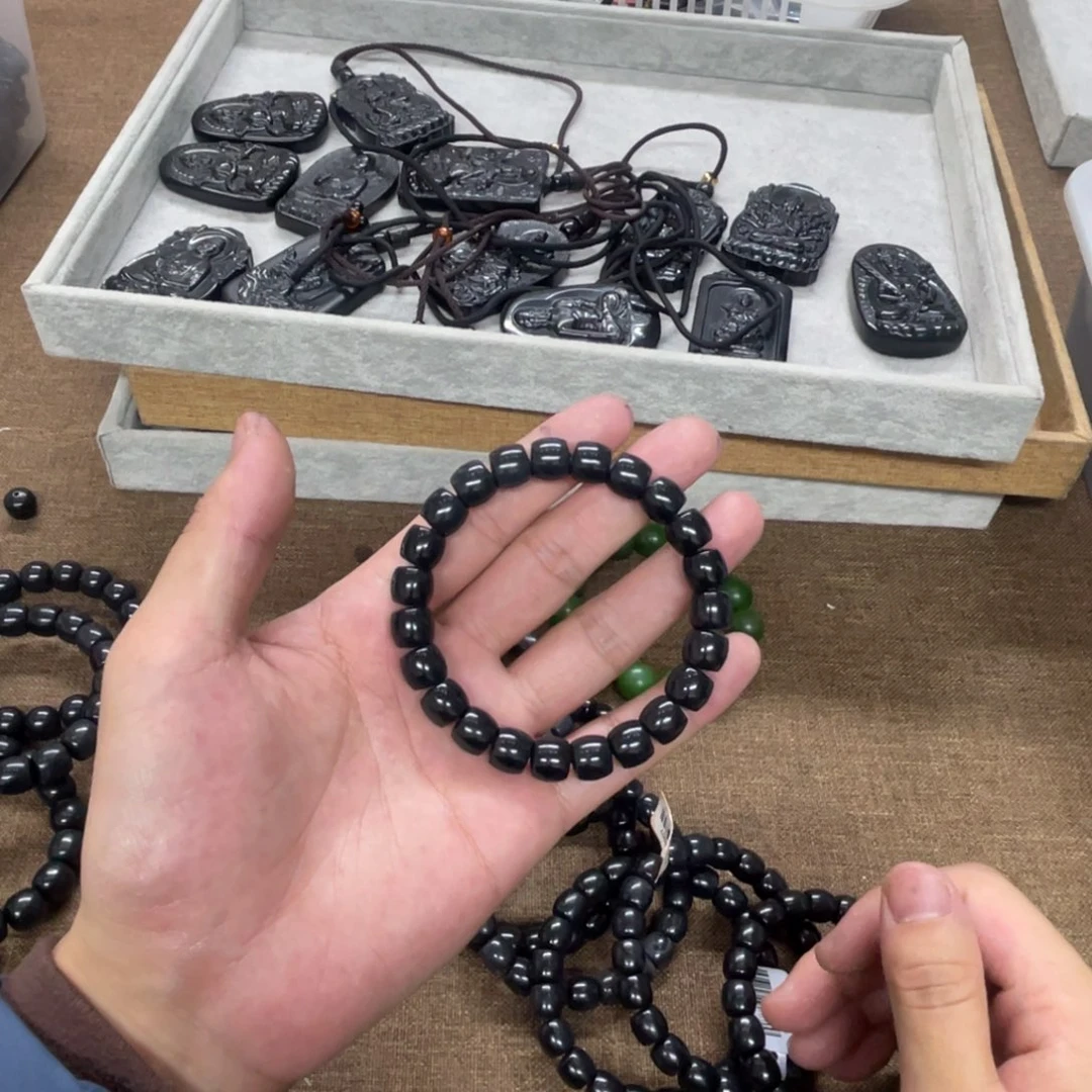 和田玉未镶嵌车挂