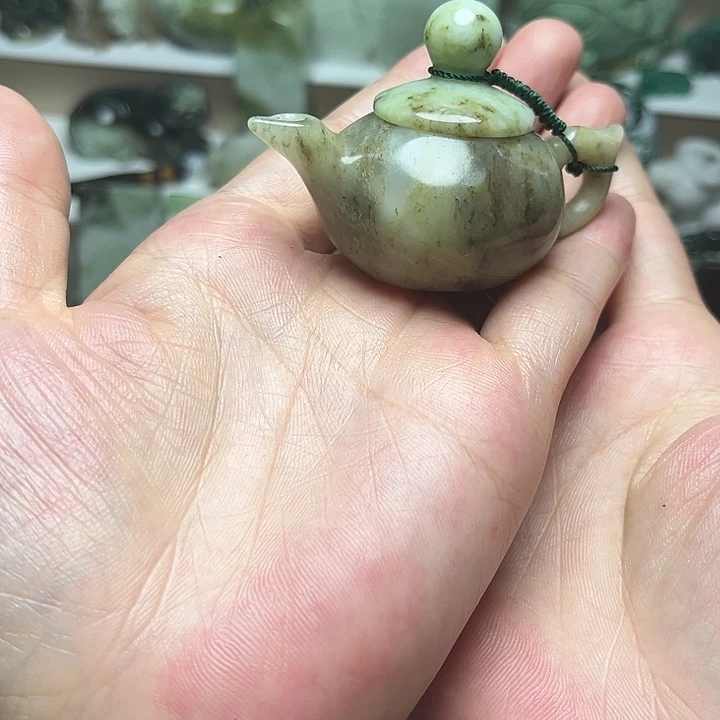 独山玉未镶嵌把件