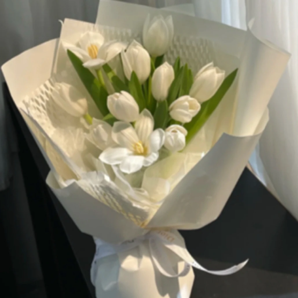 郁金香花束 10枝白色 情人节 生日 见面花礼