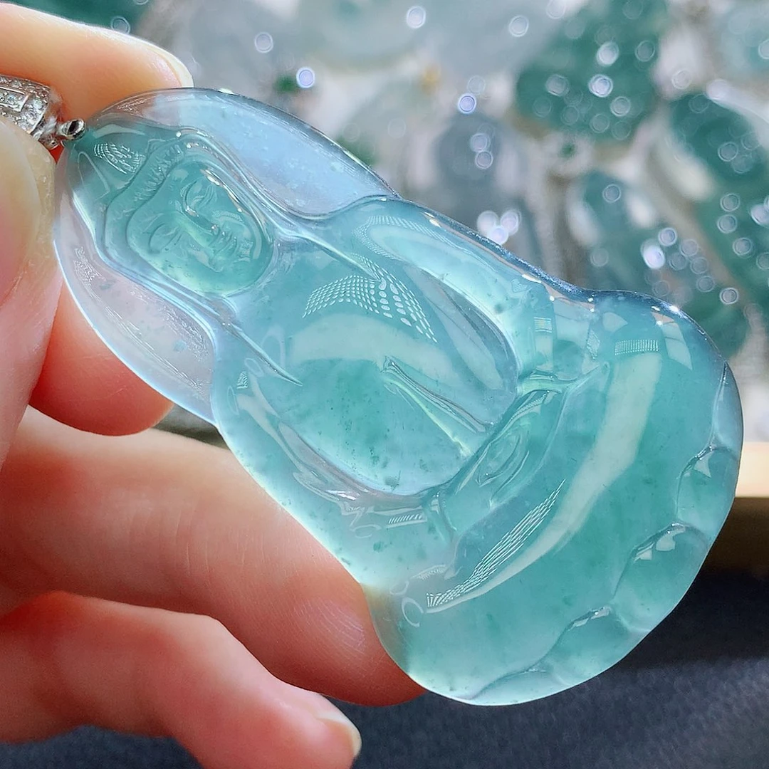 翡翠挂件未镶嵌翡翠