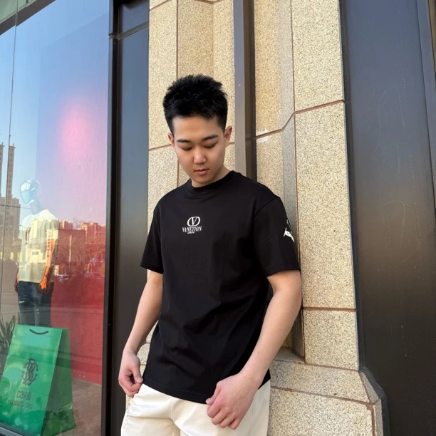2025春夏男士轻奢字母V印花宽松百搭圆领潮流T恤上衣夏季