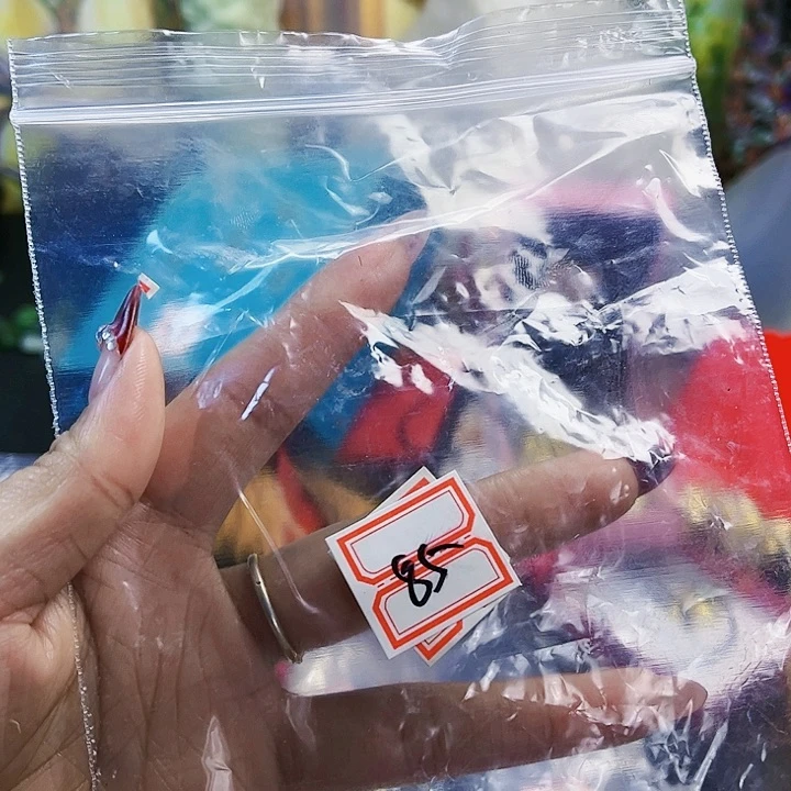 翡翠戒指未镶嵌月**鸣