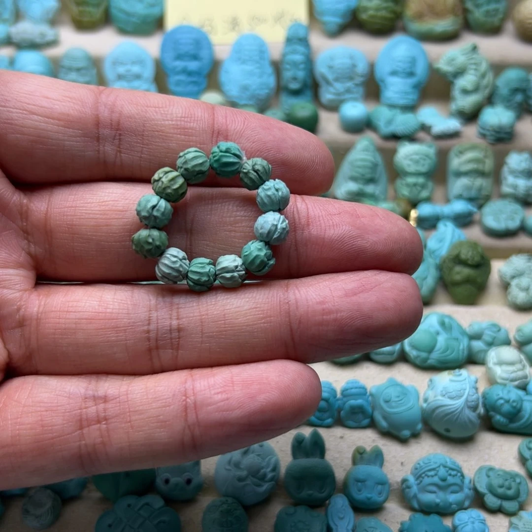 未镶嵌绿松石颈饰