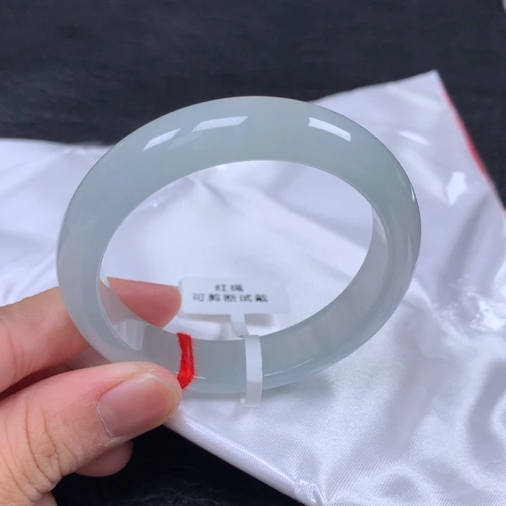 翡翠未镶嵌手镯