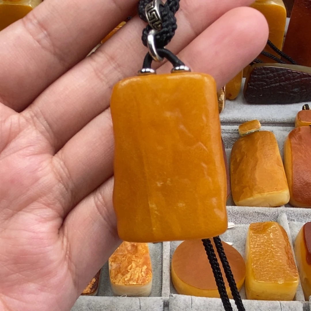 琥珀吊坠(赠链)未镶嵌