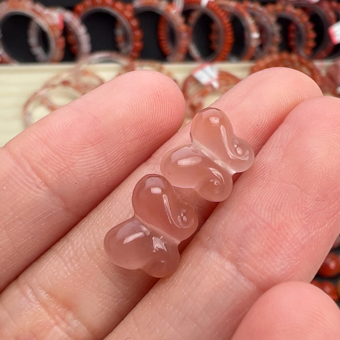 南红玛瑙未镶嵌颈饰蝴蝶一对