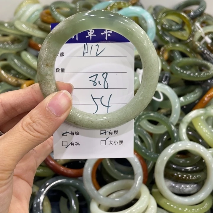 蛇纹石玉未镶嵌手镯