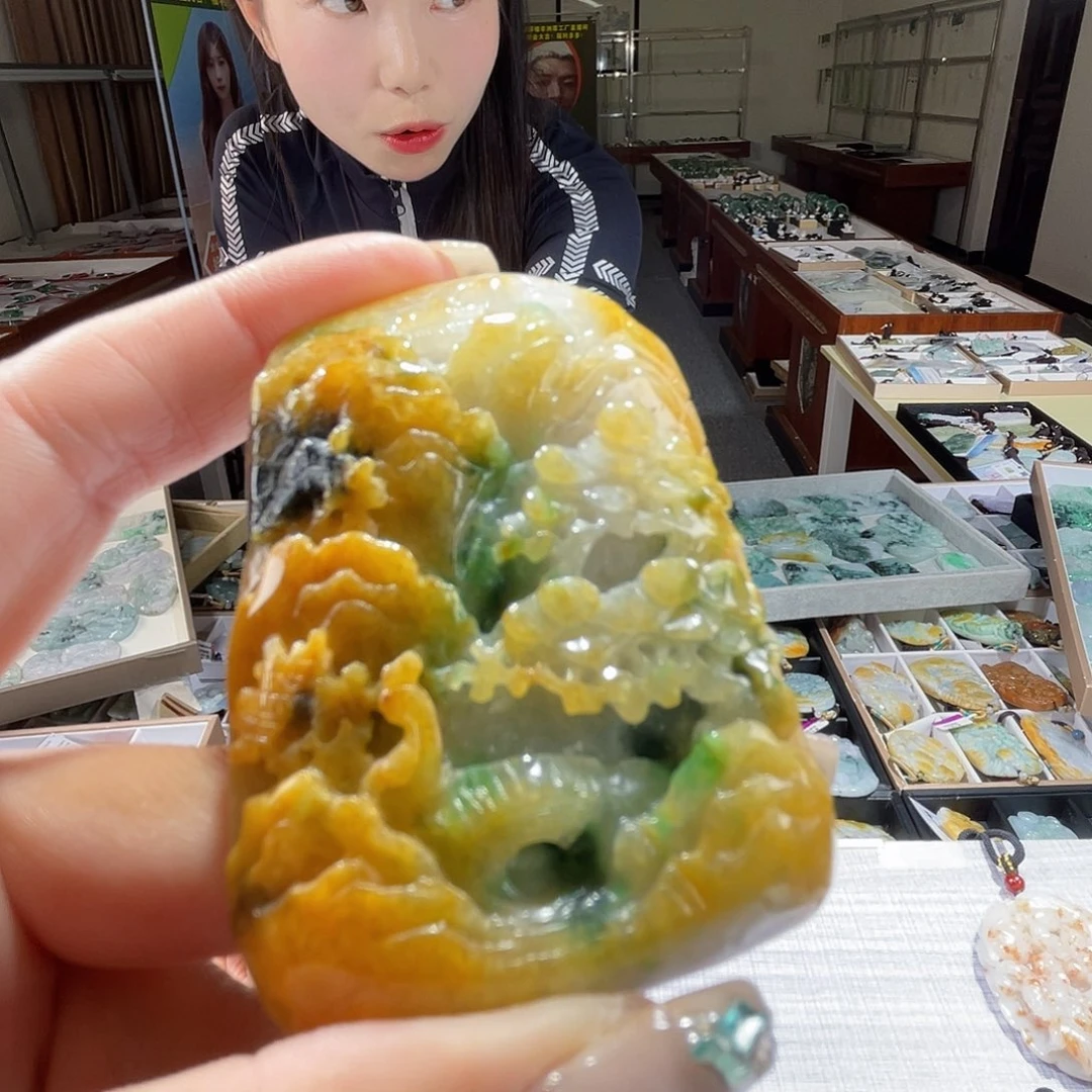 翡翠未镶嵌颈饰一