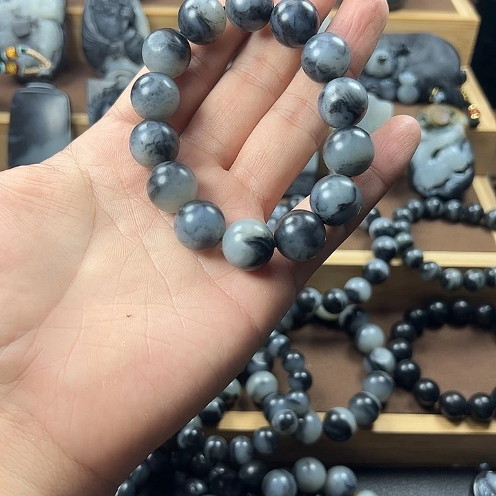 和田玉未镶嵌把件钟*