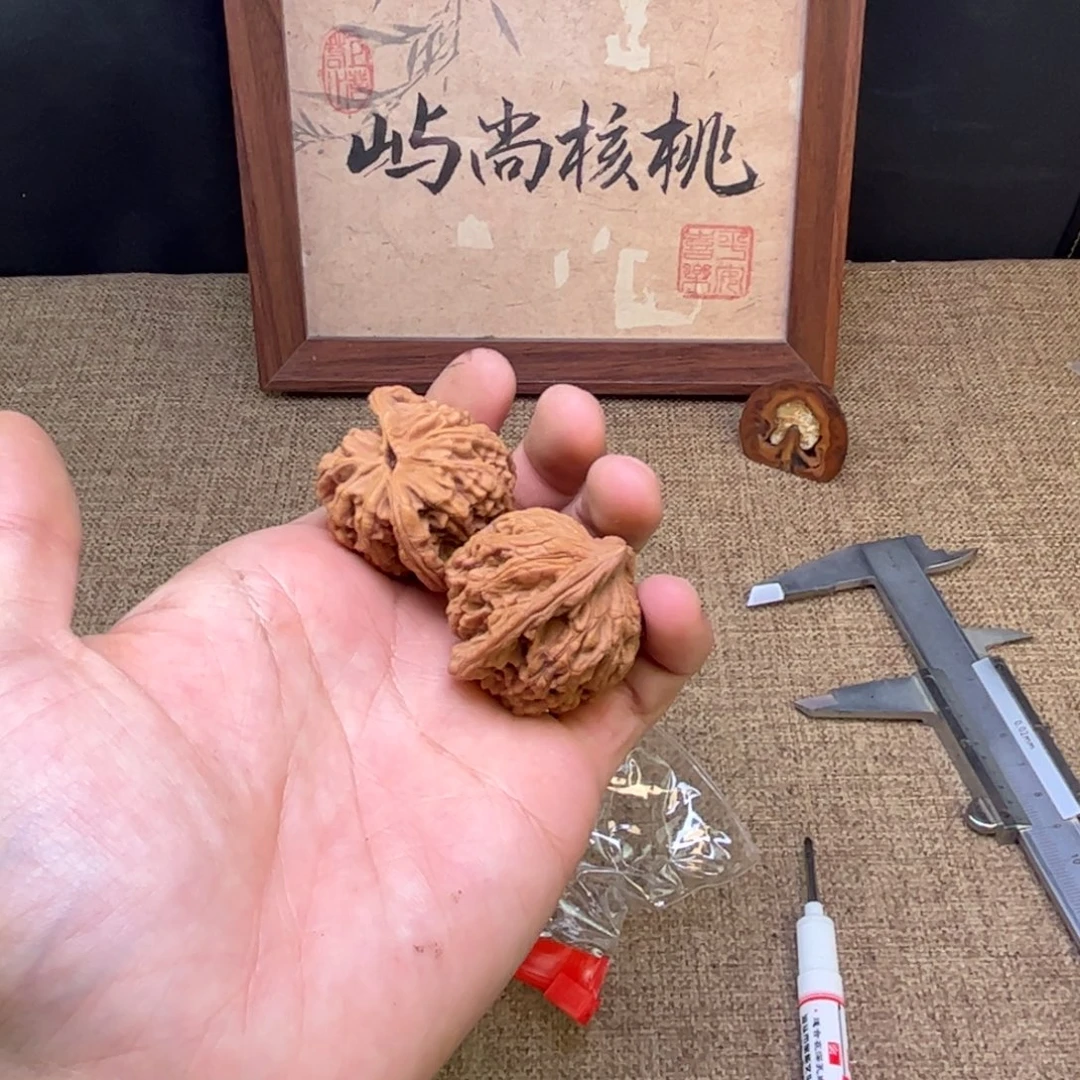 _***水文玩核桃吊坠虎头