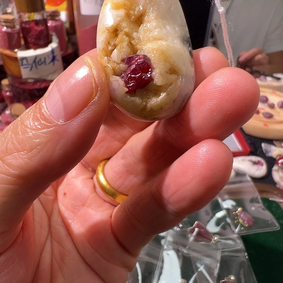 天然辰砂马仙溪吊坠