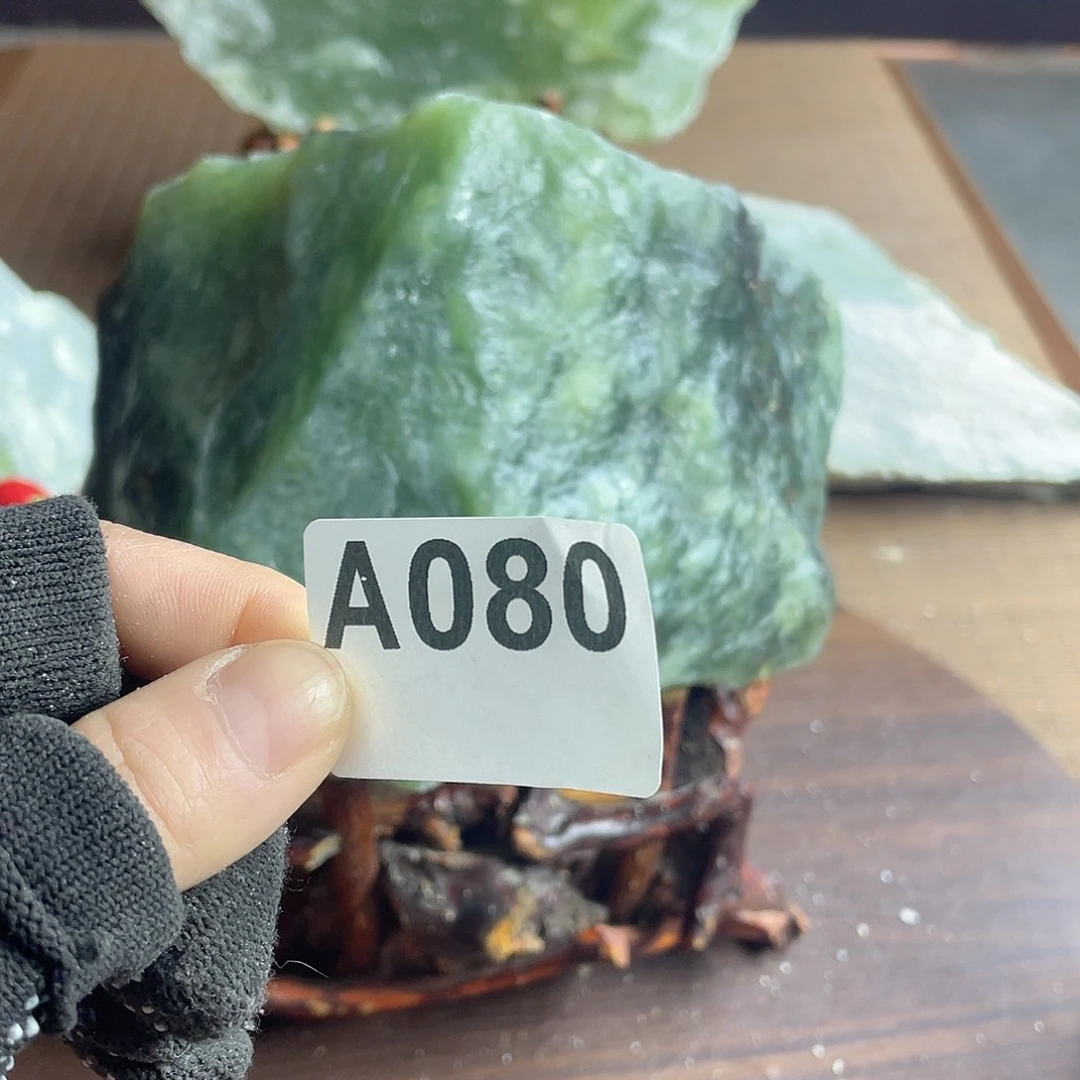 南***。蛇纹石玉未镶嵌原石