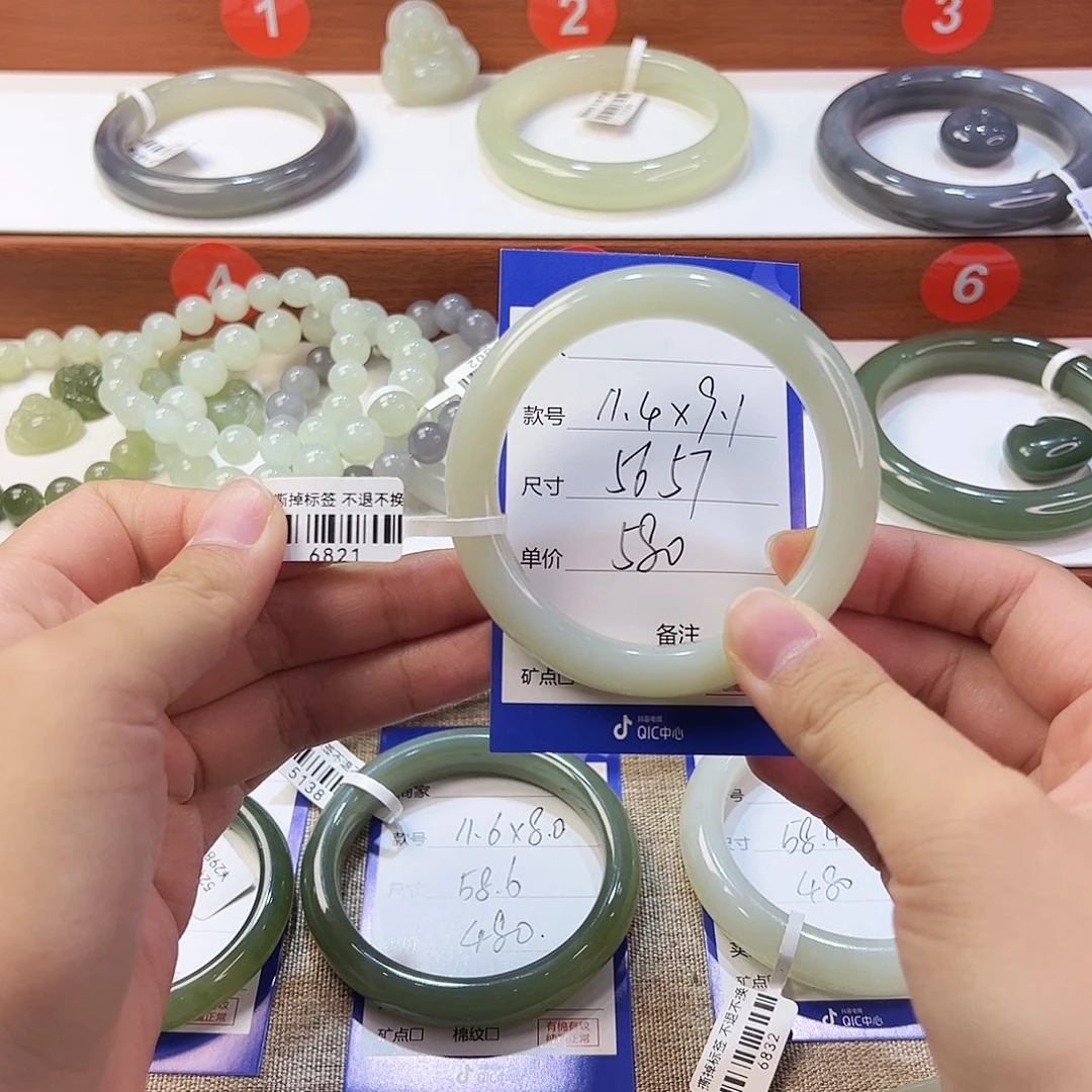 未镶嵌手镯和田玉我****呀