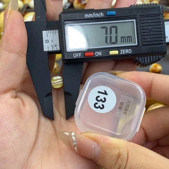 氼***忈蜜蜡未镶嵌珠宝奇石琥珀蜜蜡微瑕