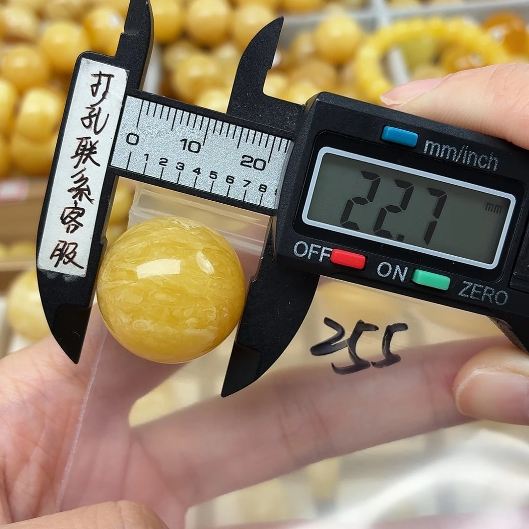 1***9蜜蜡未镶嵌裸石微瑕