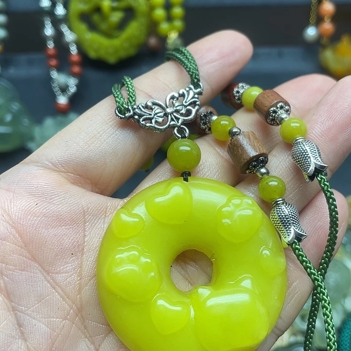 未镶嵌蛇纹石玉颈饰