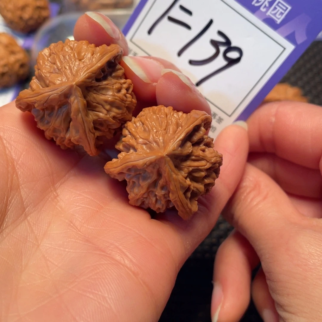 文玩核桃把件139号3.3三棱