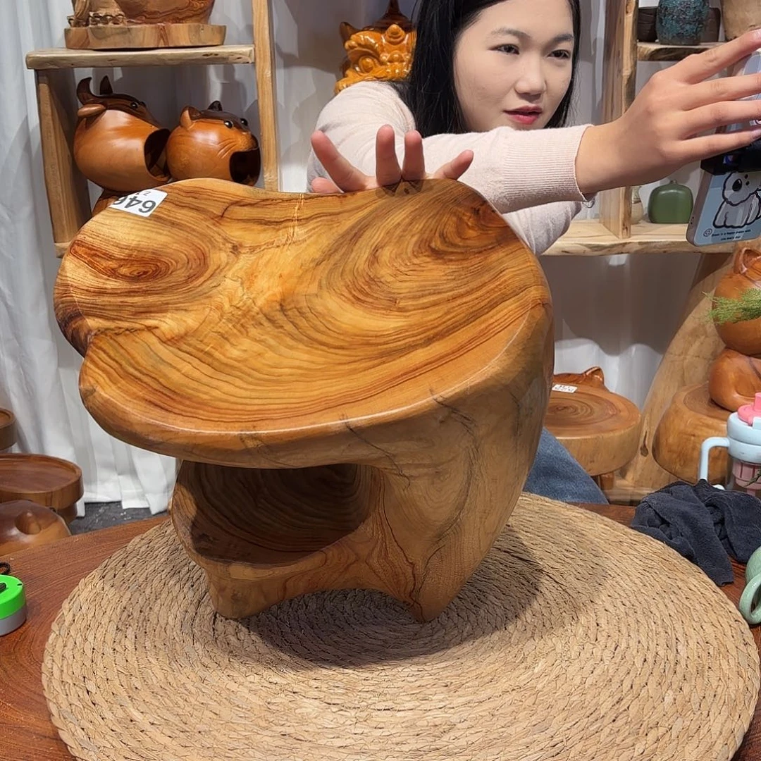 香樟木根雕凳子一物一拍编号646长34宽24高31