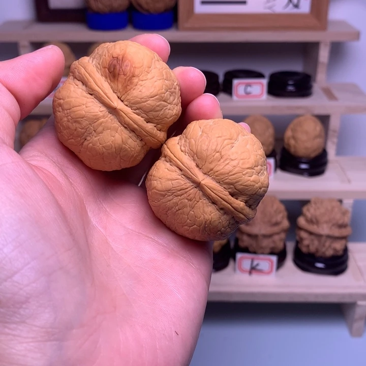 南****把件文玩核桃57金蟒萌萌包40尺