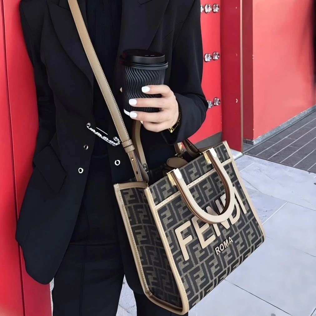 99新 FENDI/芬迪 /夏vv1114/单肩包/16359907