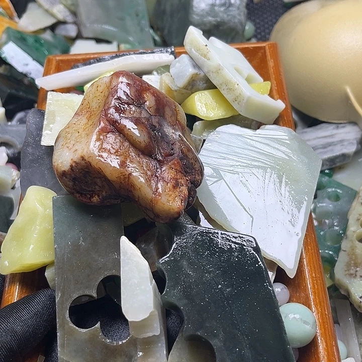 和田玉9K金镶嵌珠宝奇石江***生