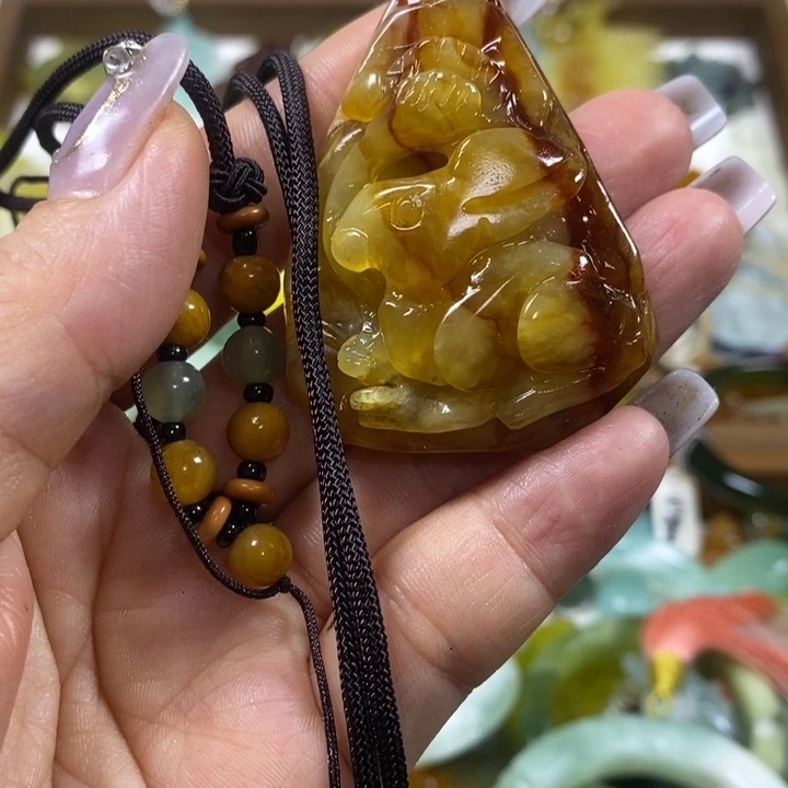 蛇纹石玉未镶嵌吊坠