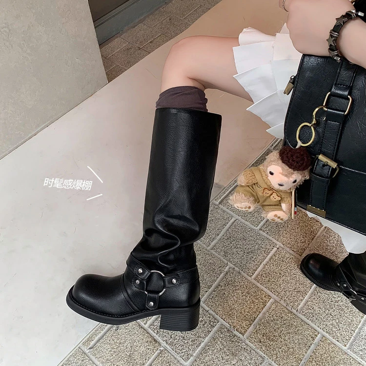 2025韩版秋冬新款黑色机车靴低跟骑士靴真皮套筒皮带扣宽靴子