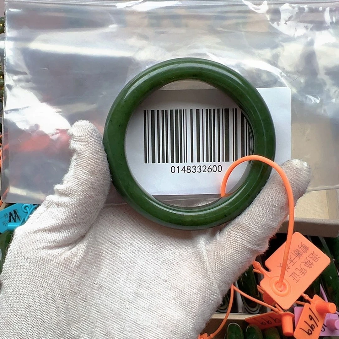 已***至和田玉未镶嵌手镯