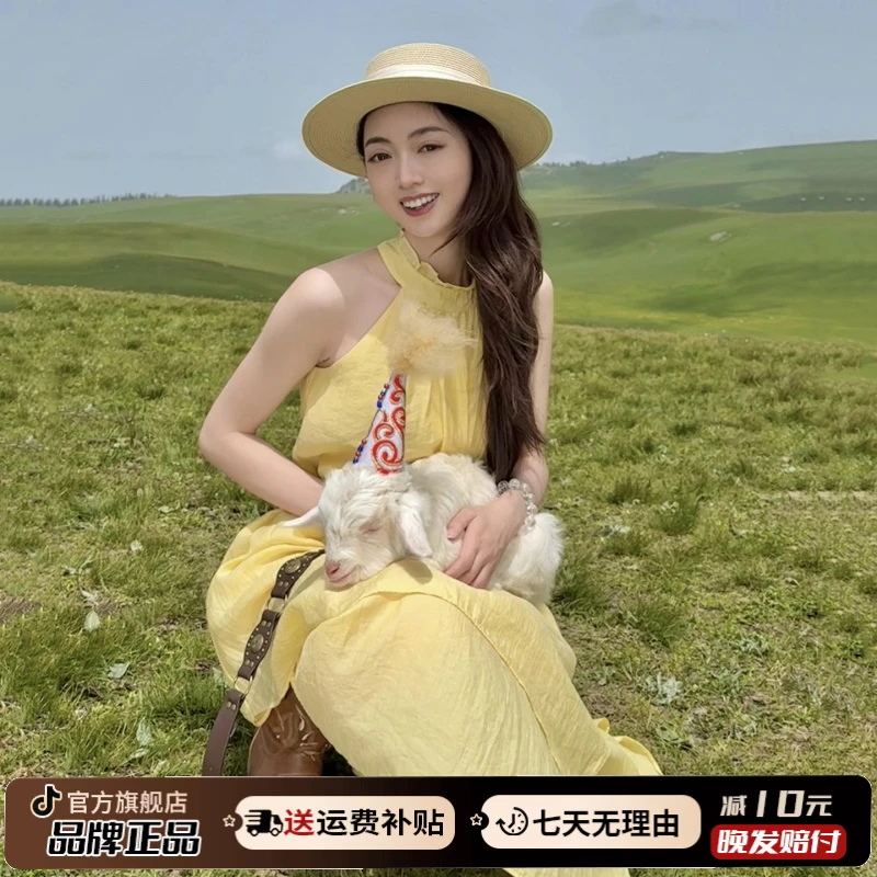 黄色挂脖无袖连衣裙子女装夏季2025新款海边度假草原新疆旅游穿搭