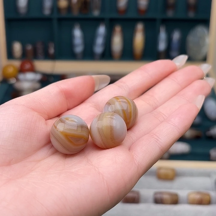 渡***己玛瑙/玉髓未镶嵌珠宝奇石