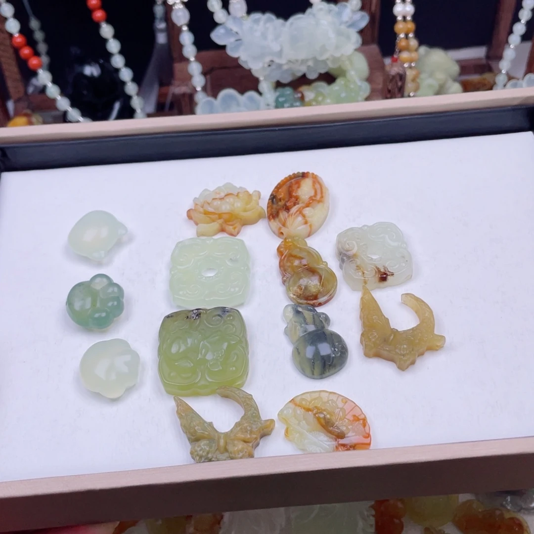 【****蛇纹石玉未镶嵌颈饰