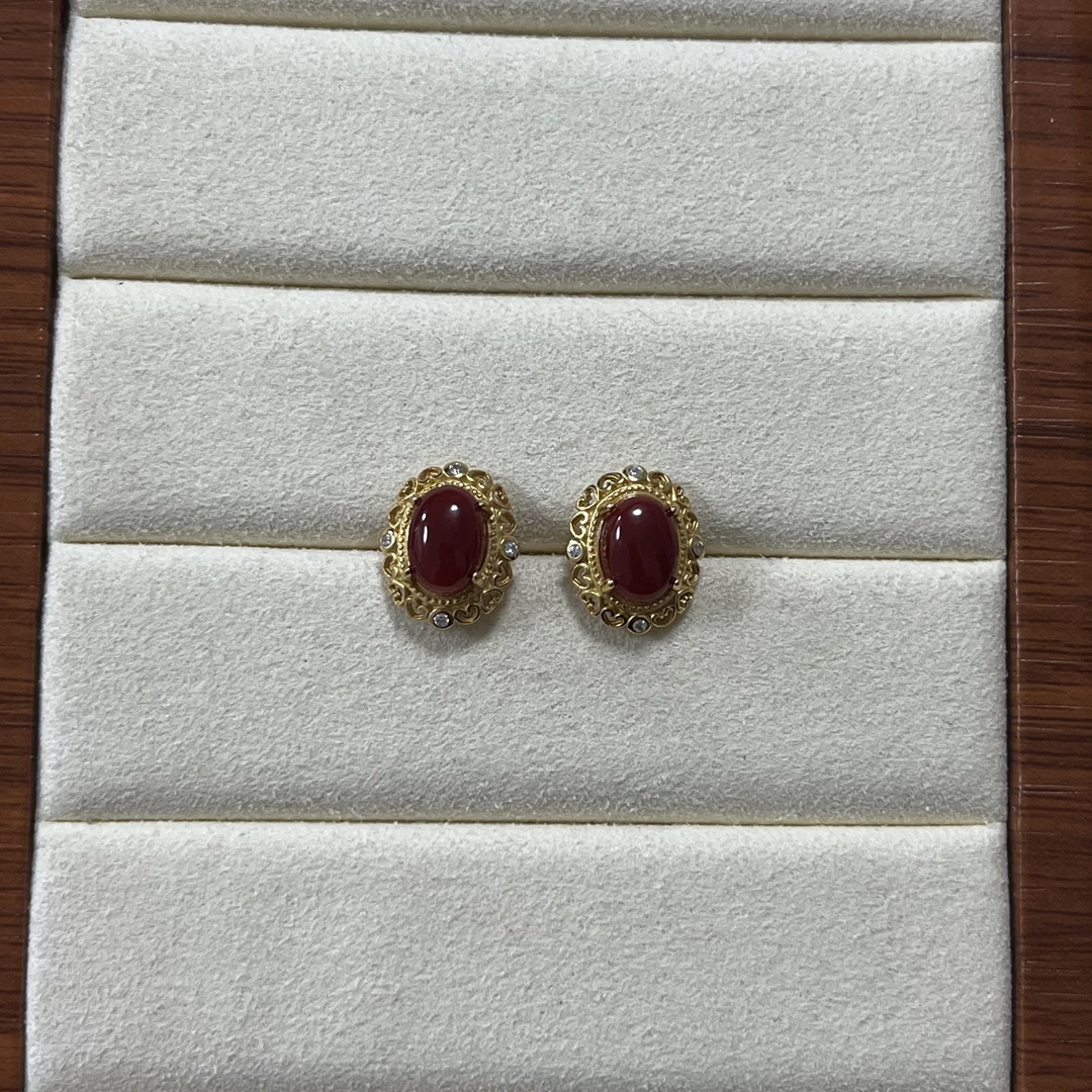 天然日本阿卡红珊瑚牛血色蛋面耳钉