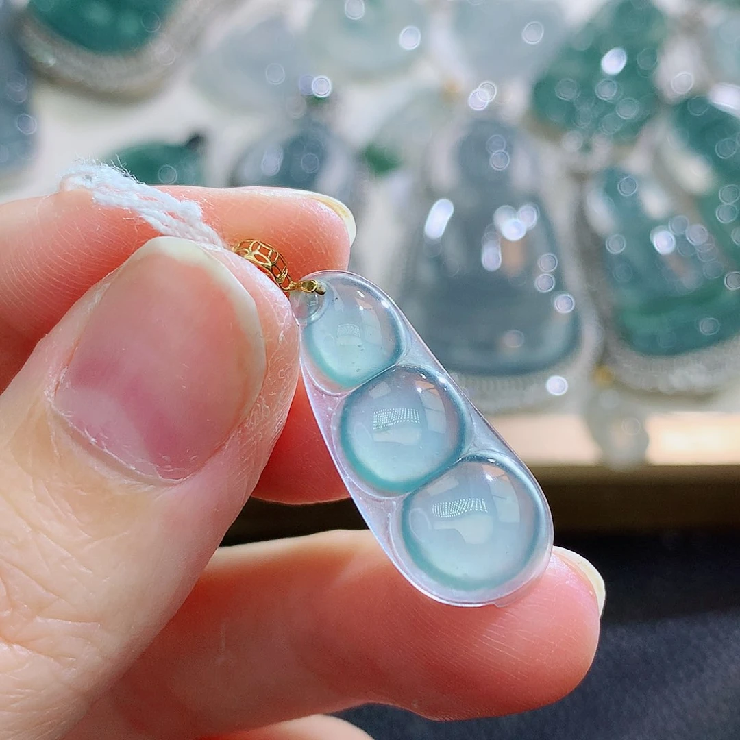 翡翠挂件18K金镶嵌翡翠