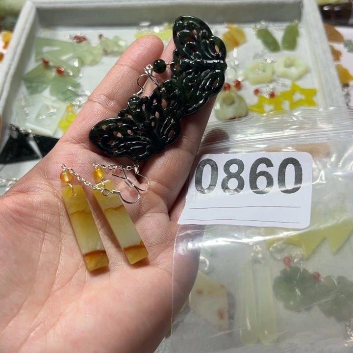 祥***云蛇纹石玉合金耳饰