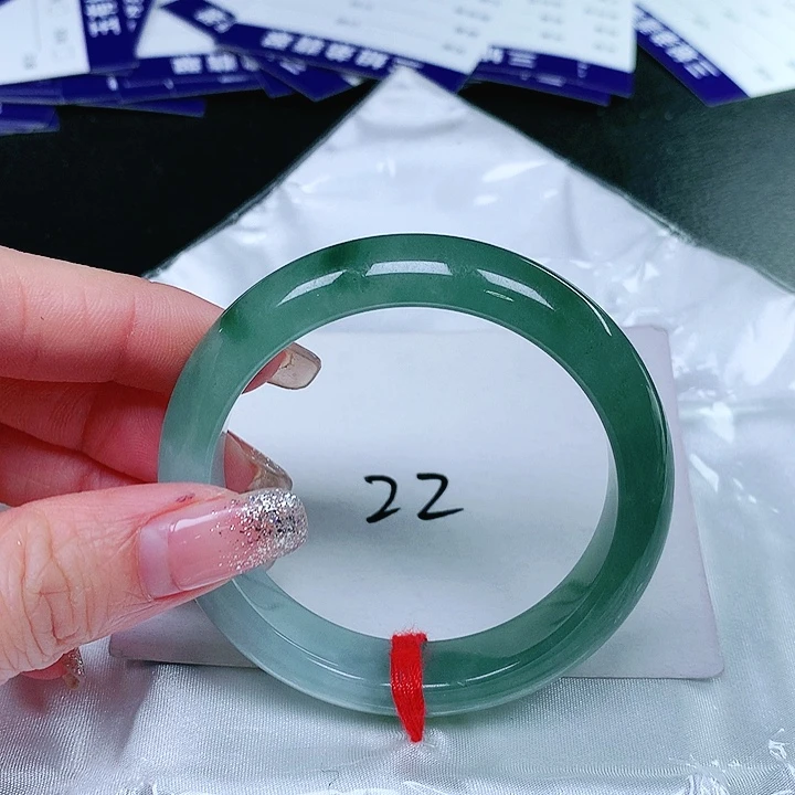 翡翠手镯未镶嵌翡翠手镯未镶嵌