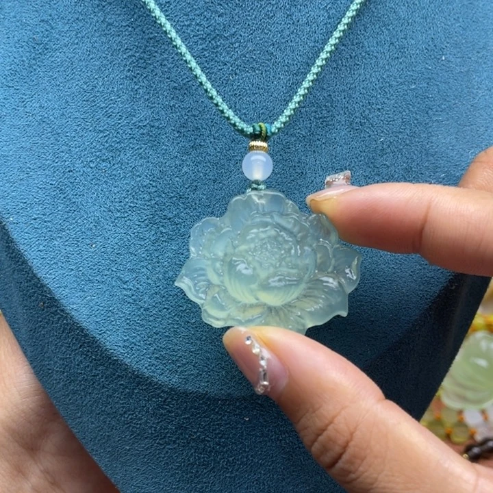 蛇纹石玉未镶嵌吊坠