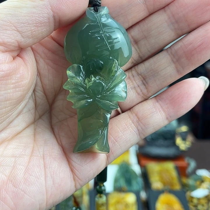 未镶嵌蛇纹石玉颈饰